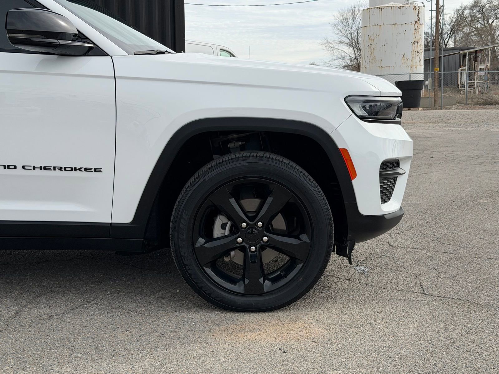 Used 2024 Jeep Grand Cherokee Altitude image 4