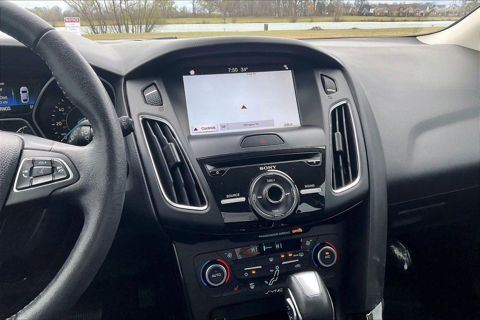 Used 2018 Ford Focus Titanium w/ Titanium Technology Package FWD image 6