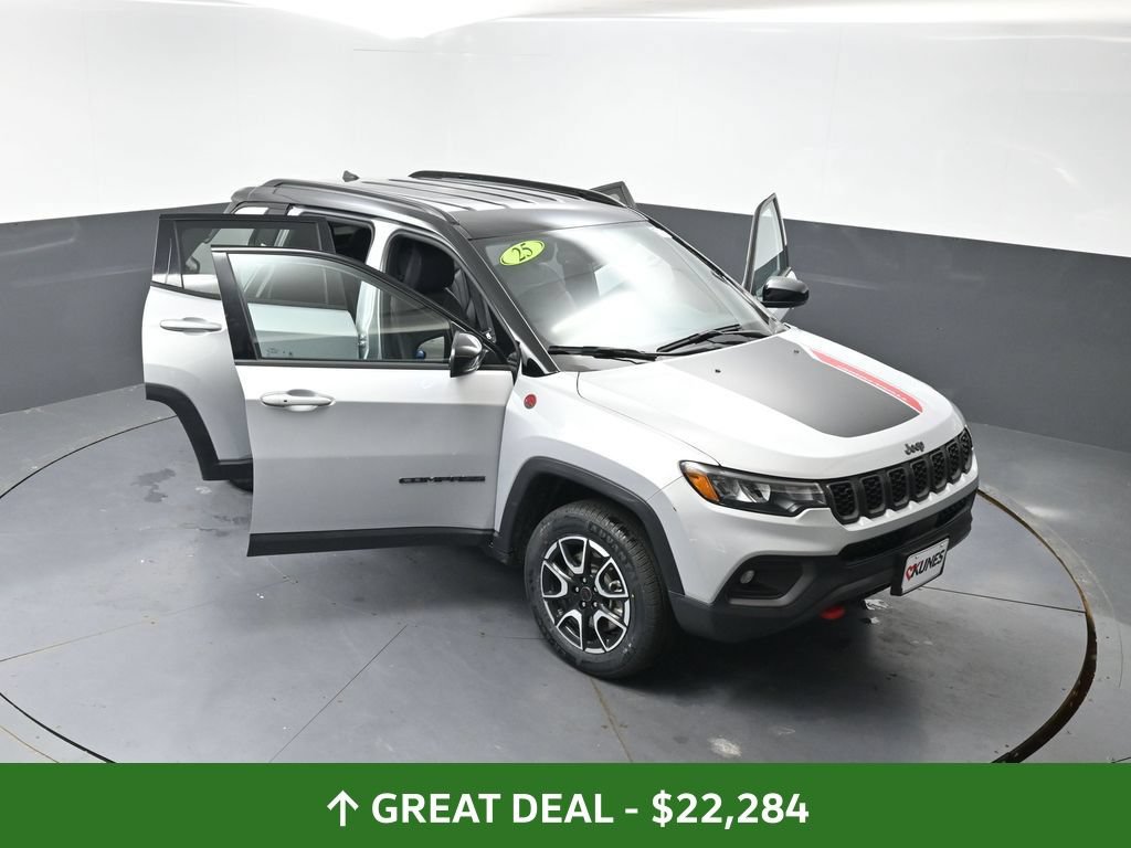 Used 2025 Jeep Compass Trailhawk AWD/4WD image 62
