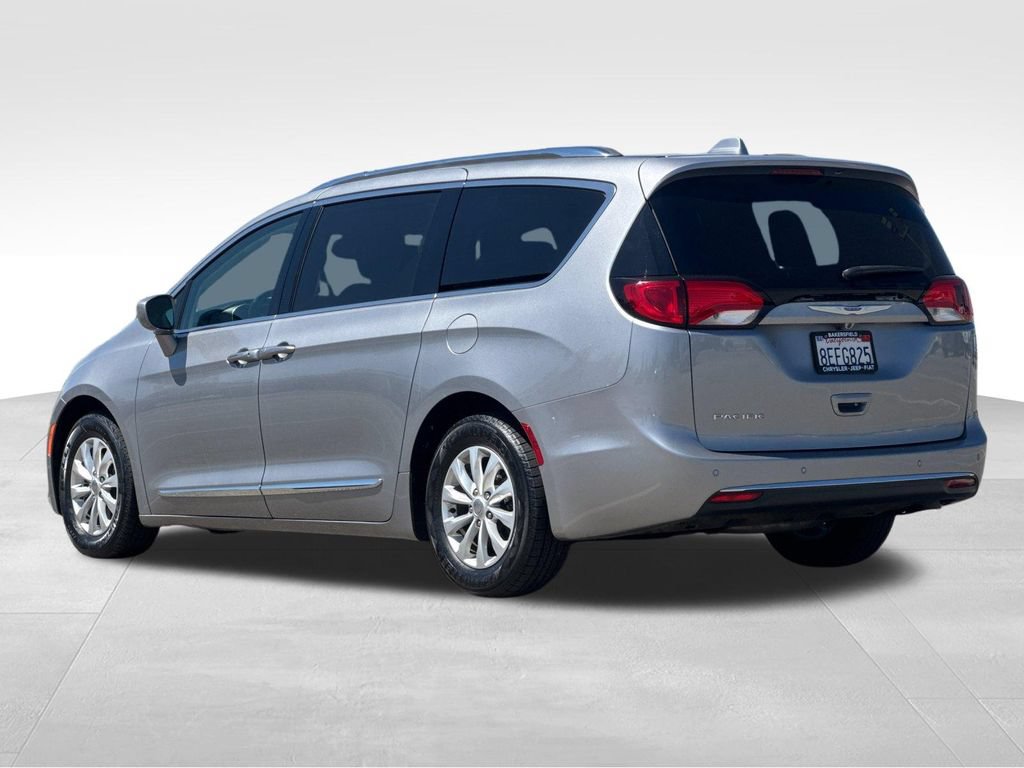 Used 2018 Chrysler Pacifica Touring-L Plus FWD image 3