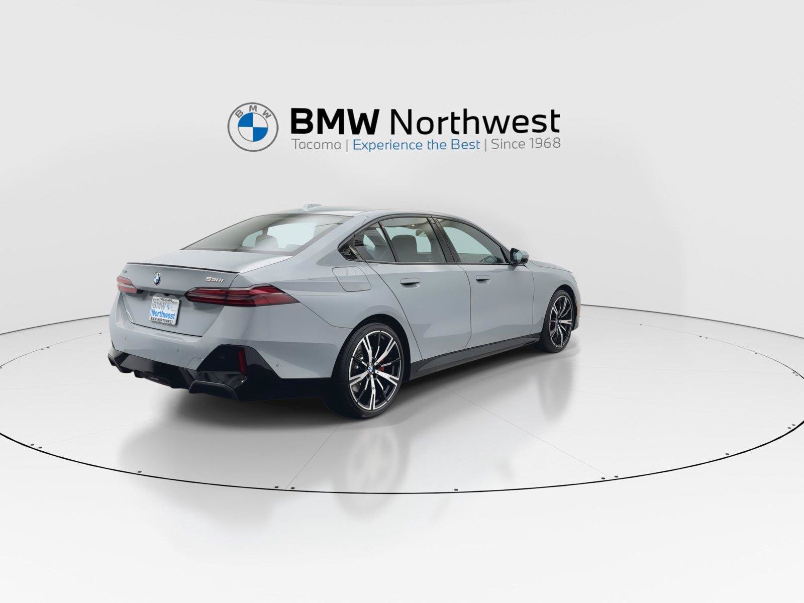 Used 2026 BMW 530i xDrive w/ M Sport Package AWD/4WD image 3