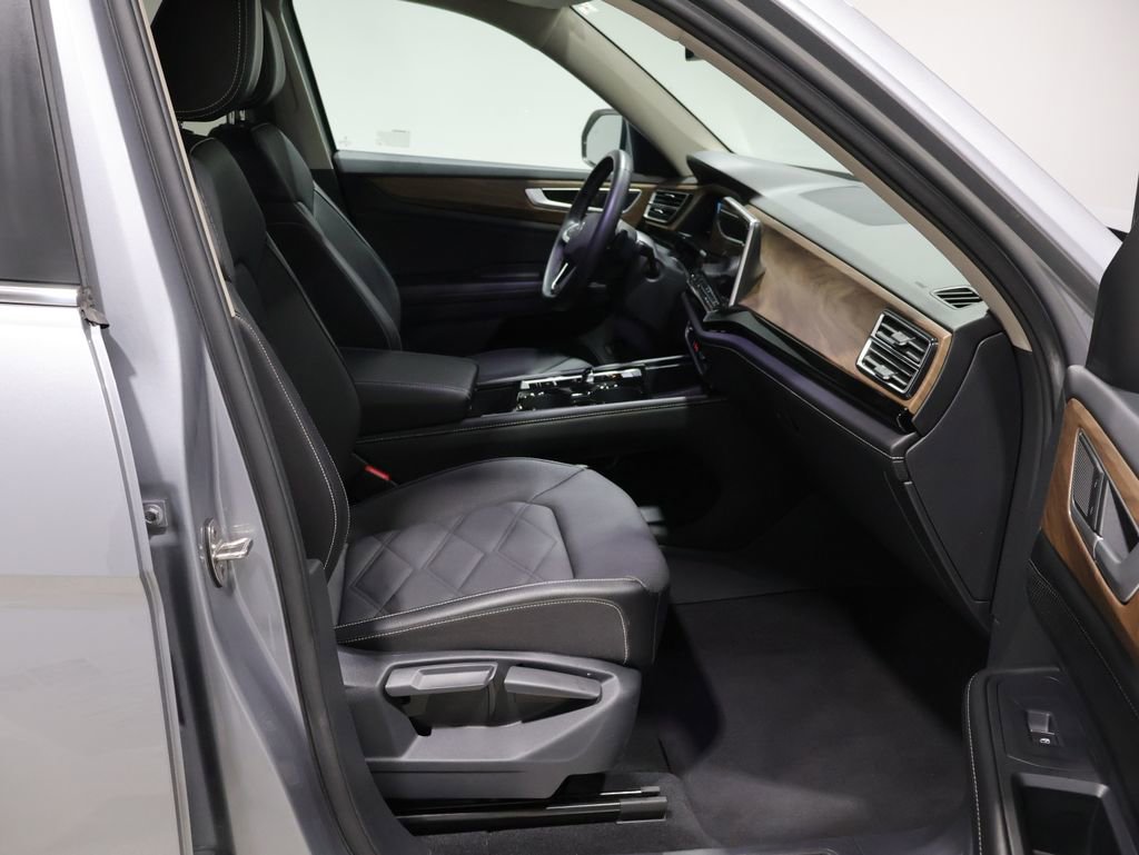 Used 2024 Volkswagen Atlas SE image 25