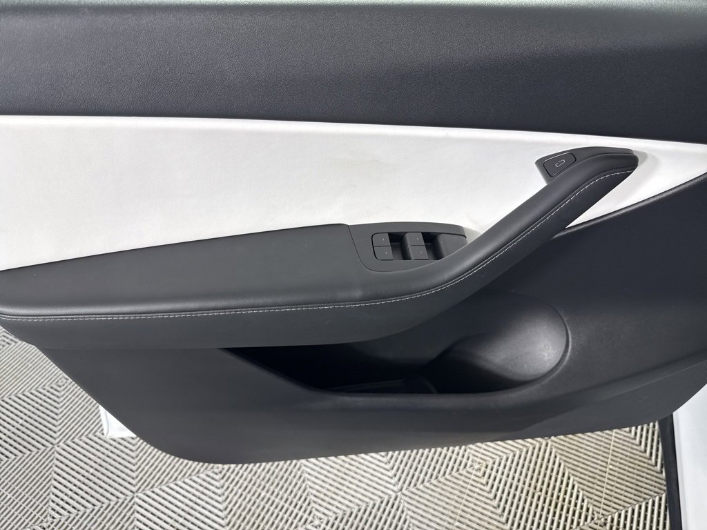 Used 2022 Tesla Model Y Performance image 12