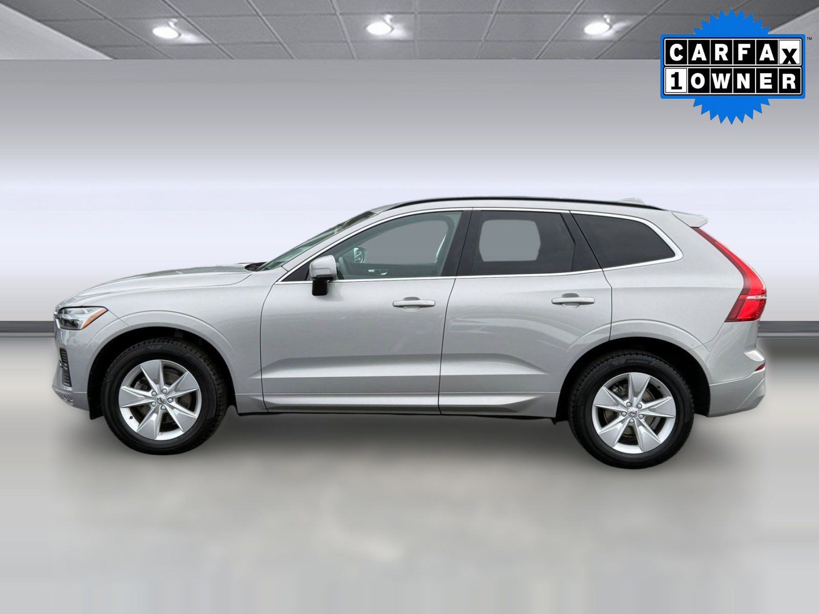 Used 2022 Volvo XC60 B5 Momentum image 2