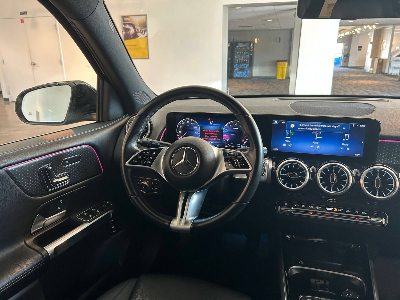 Used 2025 Mercedes-Benz GLB 250 image 35