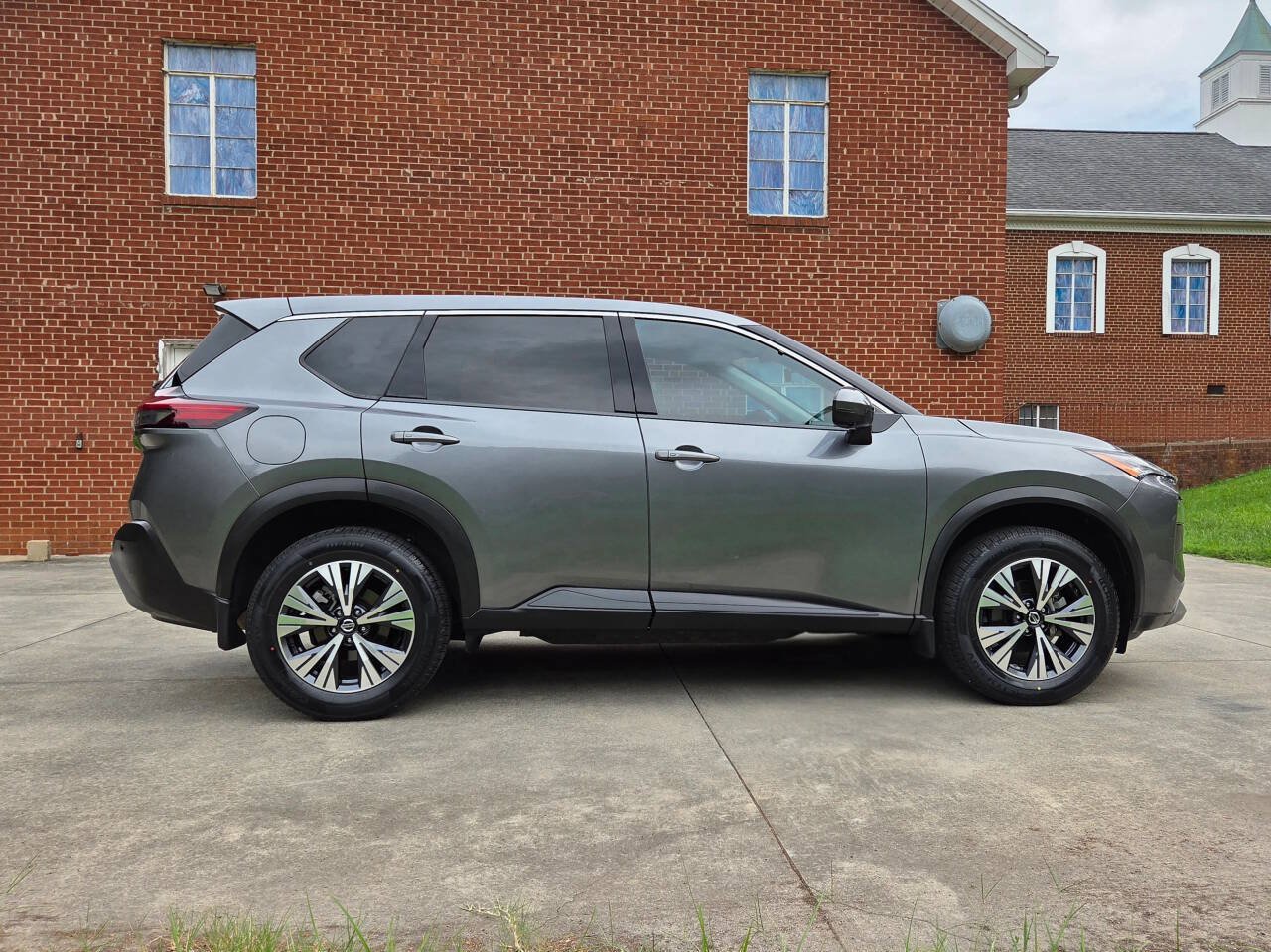 Used 2021 Nissan Rogue SV FWD image 4