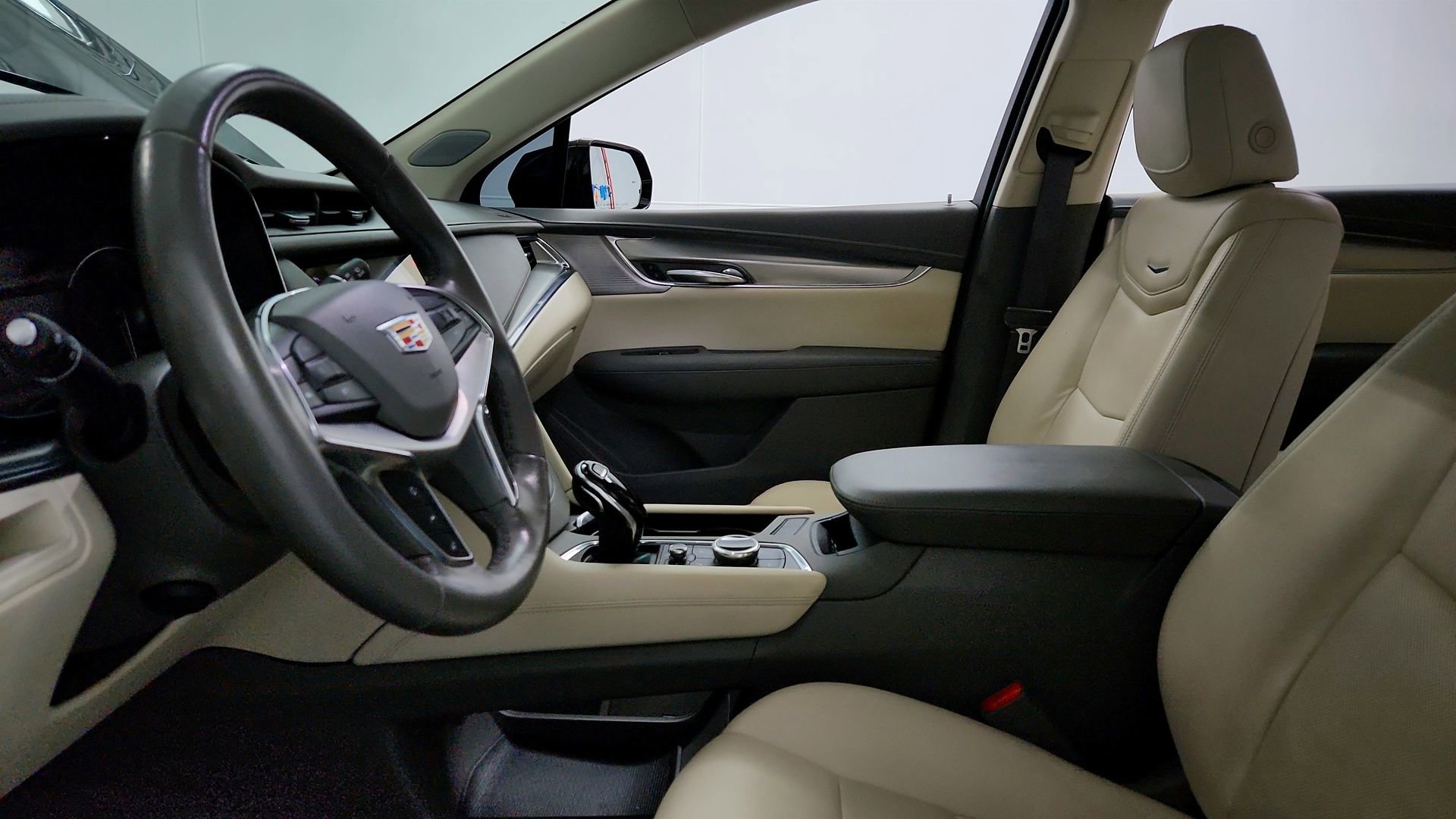Used 2020 Cadillac XT5 Premium Luxury AWD/4WD image 17