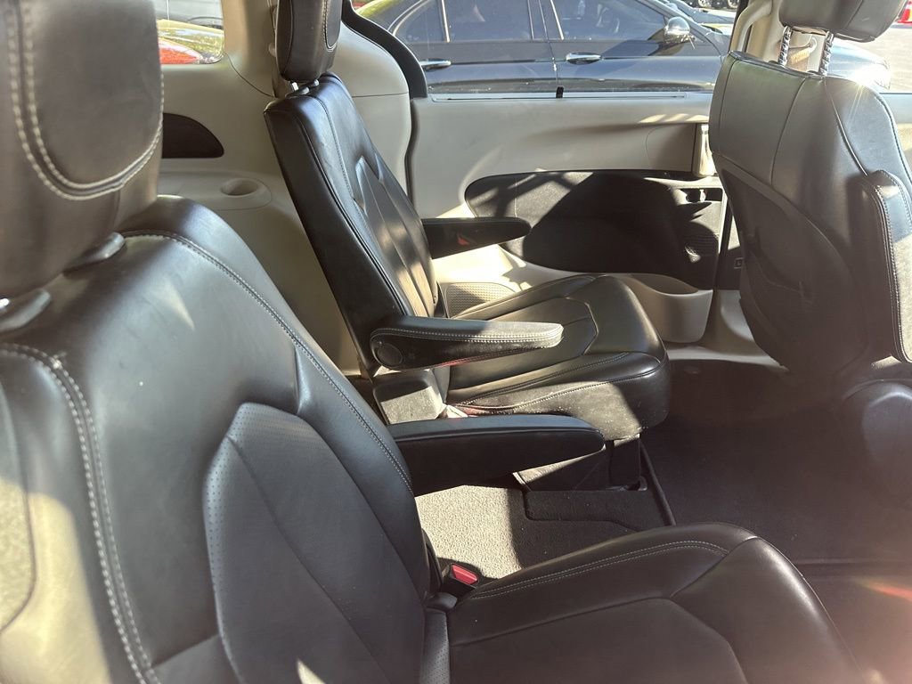 Used 2021 Chrysler Voyager Lxi image 16