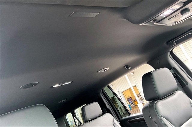 Used 2025 Chevrolet Suburban Z71 image 28