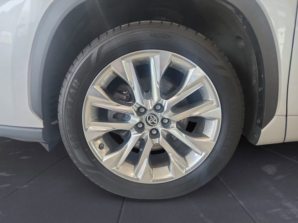 Used 2021 Toyota Highlander Limited image 14