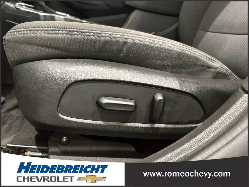 Used 2017 Chevrolet Cruze LT w/ Convenience Package image 16