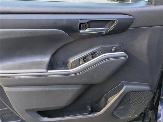 Used 2021 Toyota Highlander XLE image 14