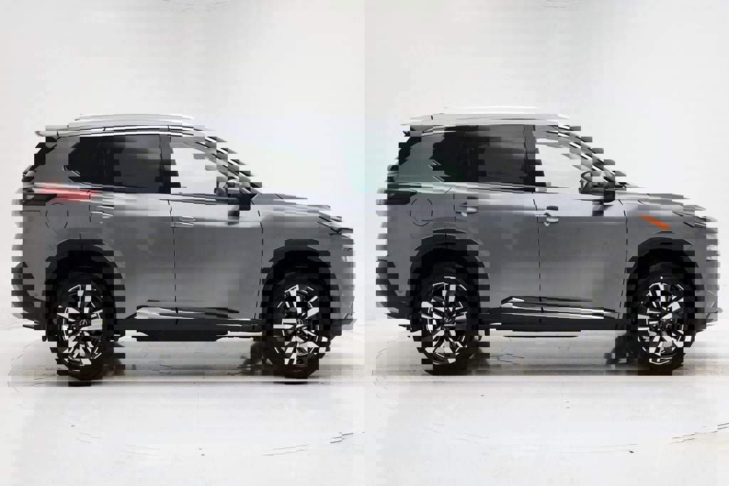 Used 2023 Nissan Rogue Platinum w/ Platinum Premium Package image 3