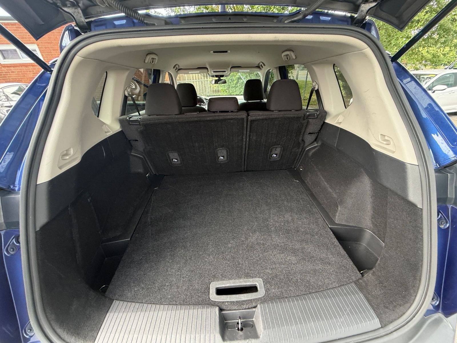 Used 2023 Nissan Rogue S FWD image 30