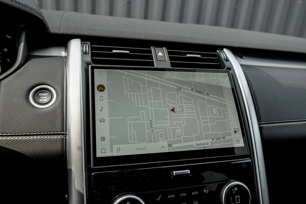 Used 2025 Land Rover Discovery Dynamic SE image 12
