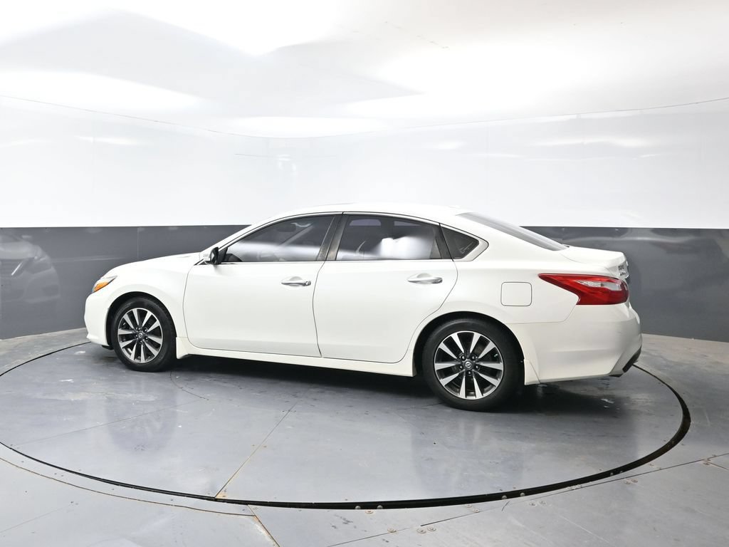 Used 2016 Nissan Altima 2.5 SL w/ 2.5 Technology Package FWD image 9