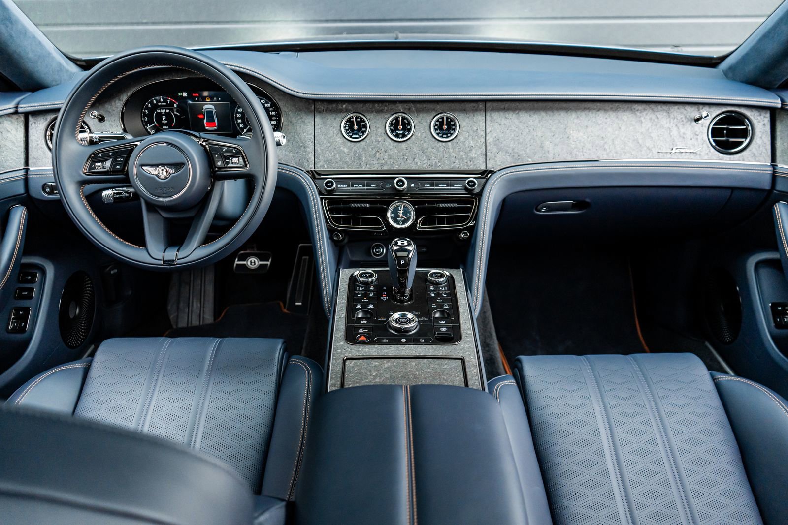 Used 2025 Bentley Flying Spur Plug-In Hybrid AWD/4WD image 4