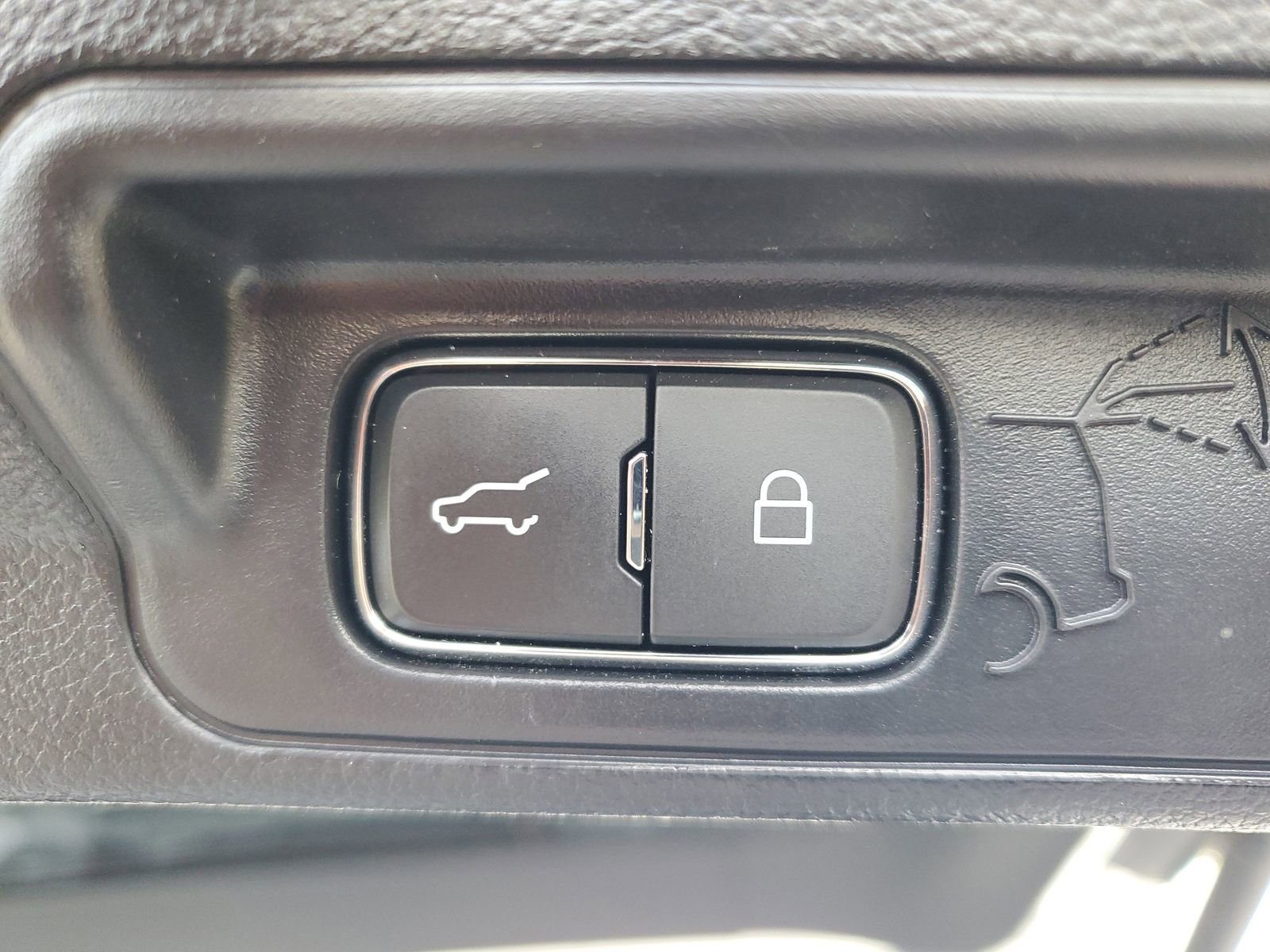 Used 2021 Ford Explorer Platinum w/ Equipment Group 601A image 9