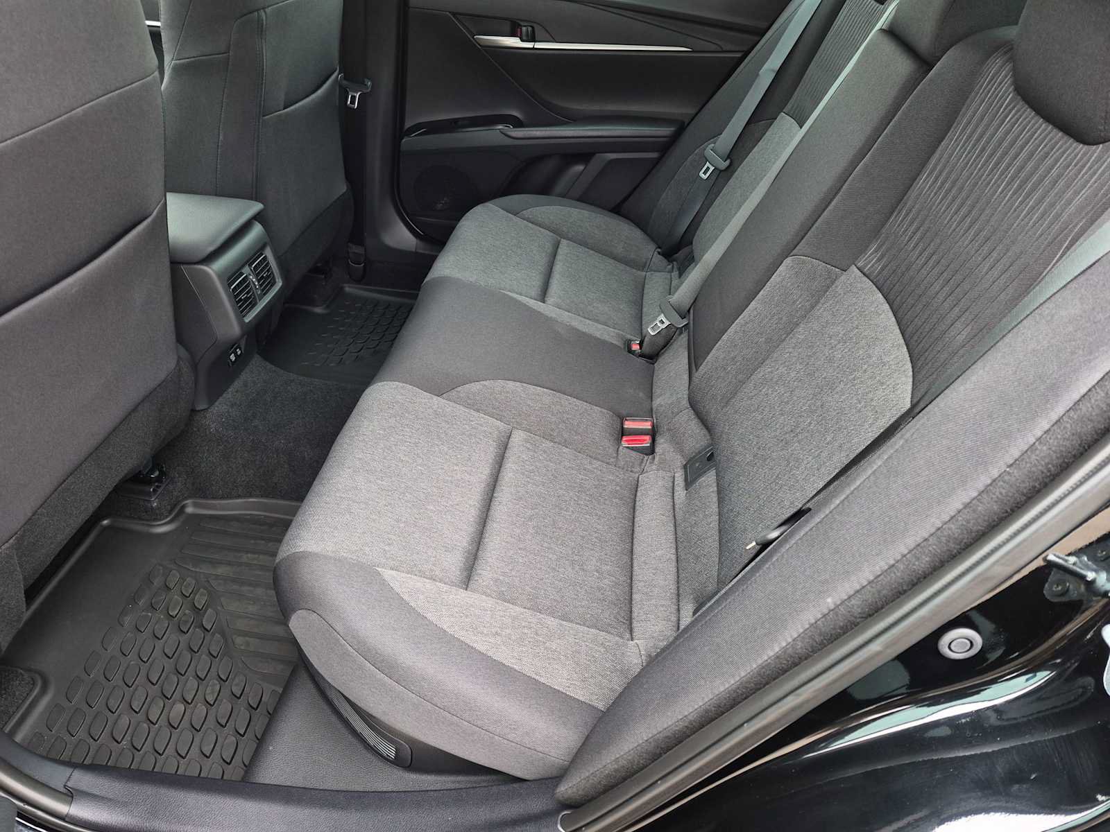Used 2025 Toyota Camry LE w/ Convenience Package FWD image 18