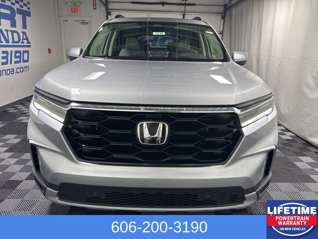 New 2025 Honda Pilot Touring video 2