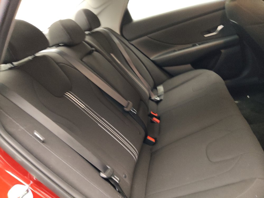 Used 2025 Hyundai Elantra SEL image 19