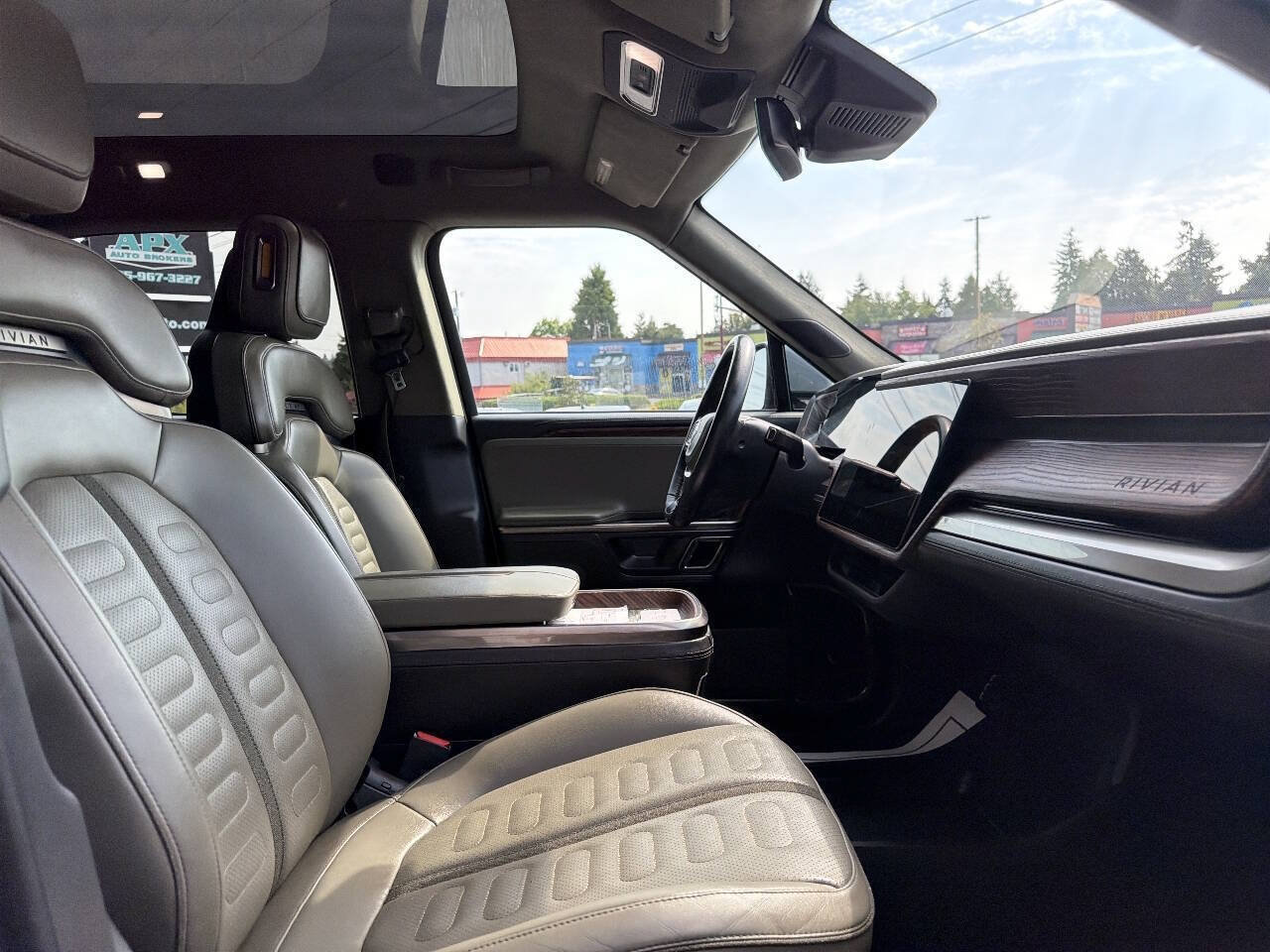 Used 2022 Rivian R1T Adventure AWD/4WD image 12