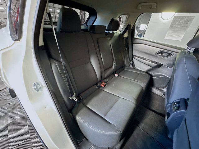 Used 2024 Nissan Rogue S AWD/4WD image 21