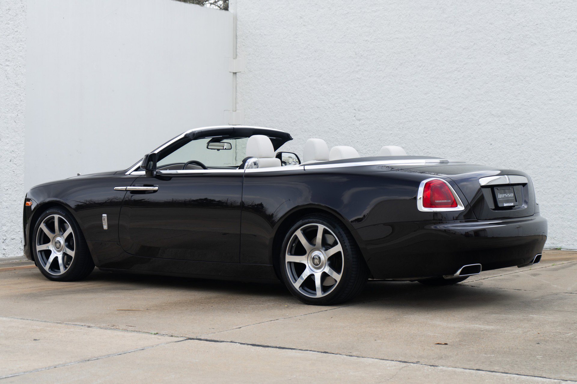 Used 2017 Rolls-Royce Dawn image 5