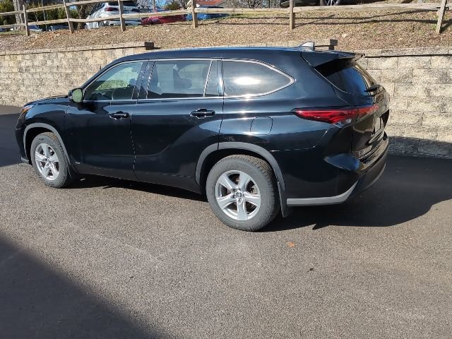 Used 2022 Toyota Highlander LE AWD/4WD image 7