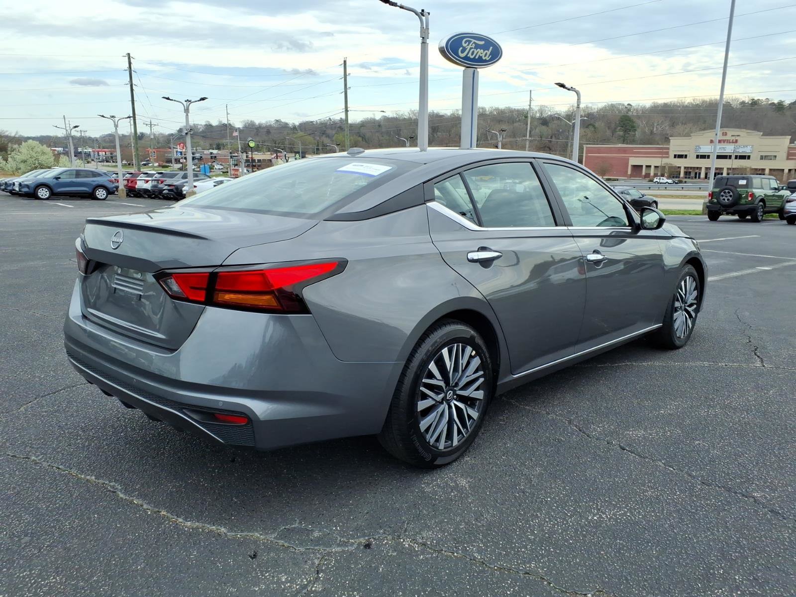 Used 2025 Nissan Altima 2.5 SV FWD image 8