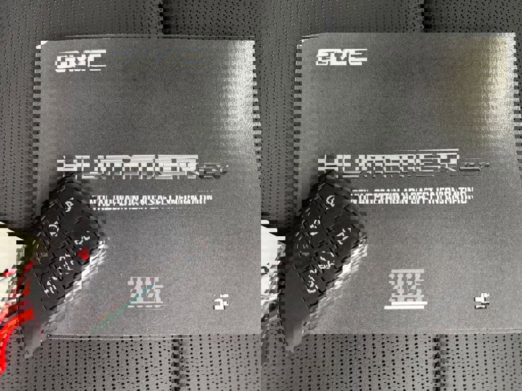 New 2025 GMC Hummer EV 2X w/ LPO, Dark Essentials Package image 32