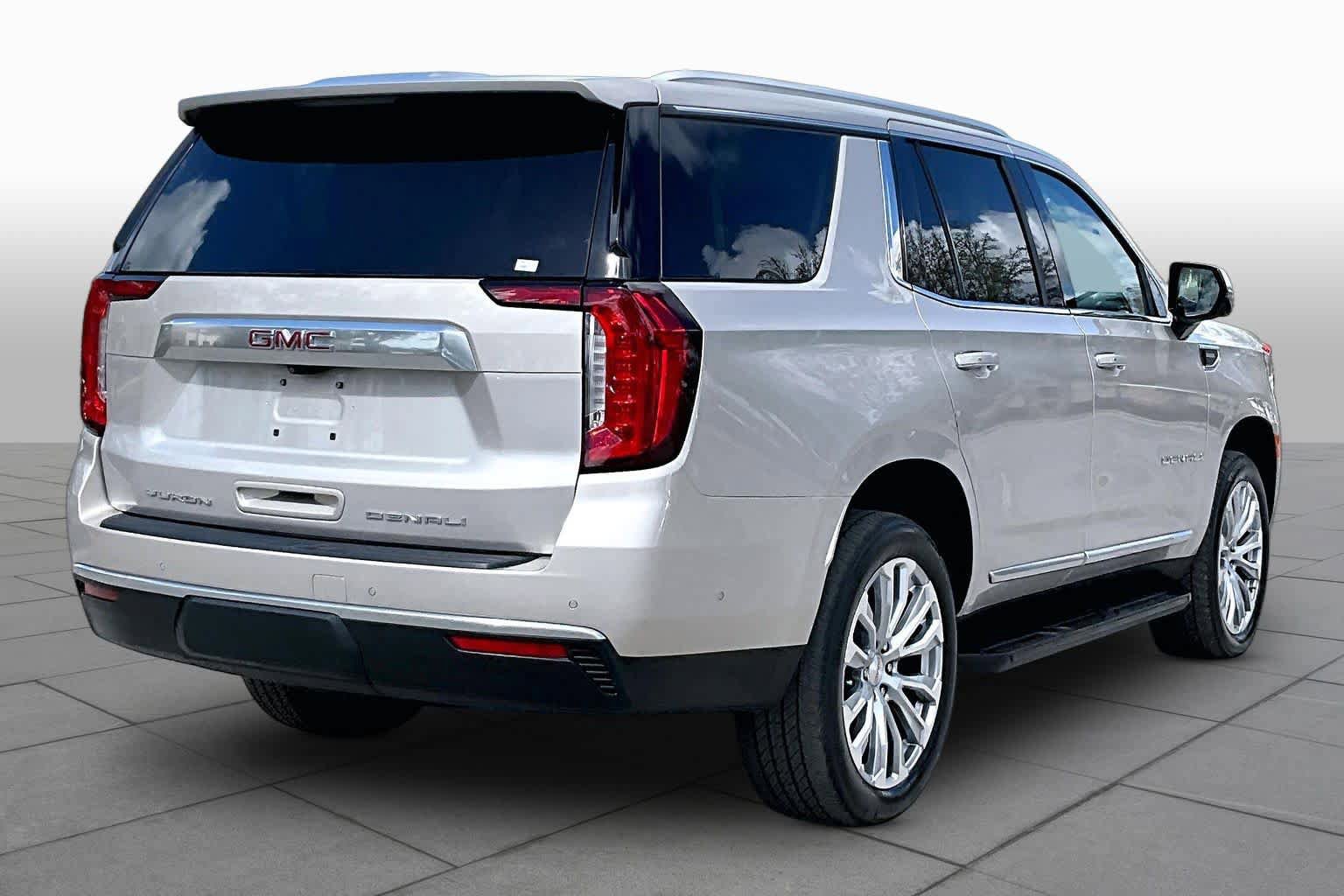 Used 2024 GMC Yukon Denali w/ Advanced Technology Package AWD/4WD image 23