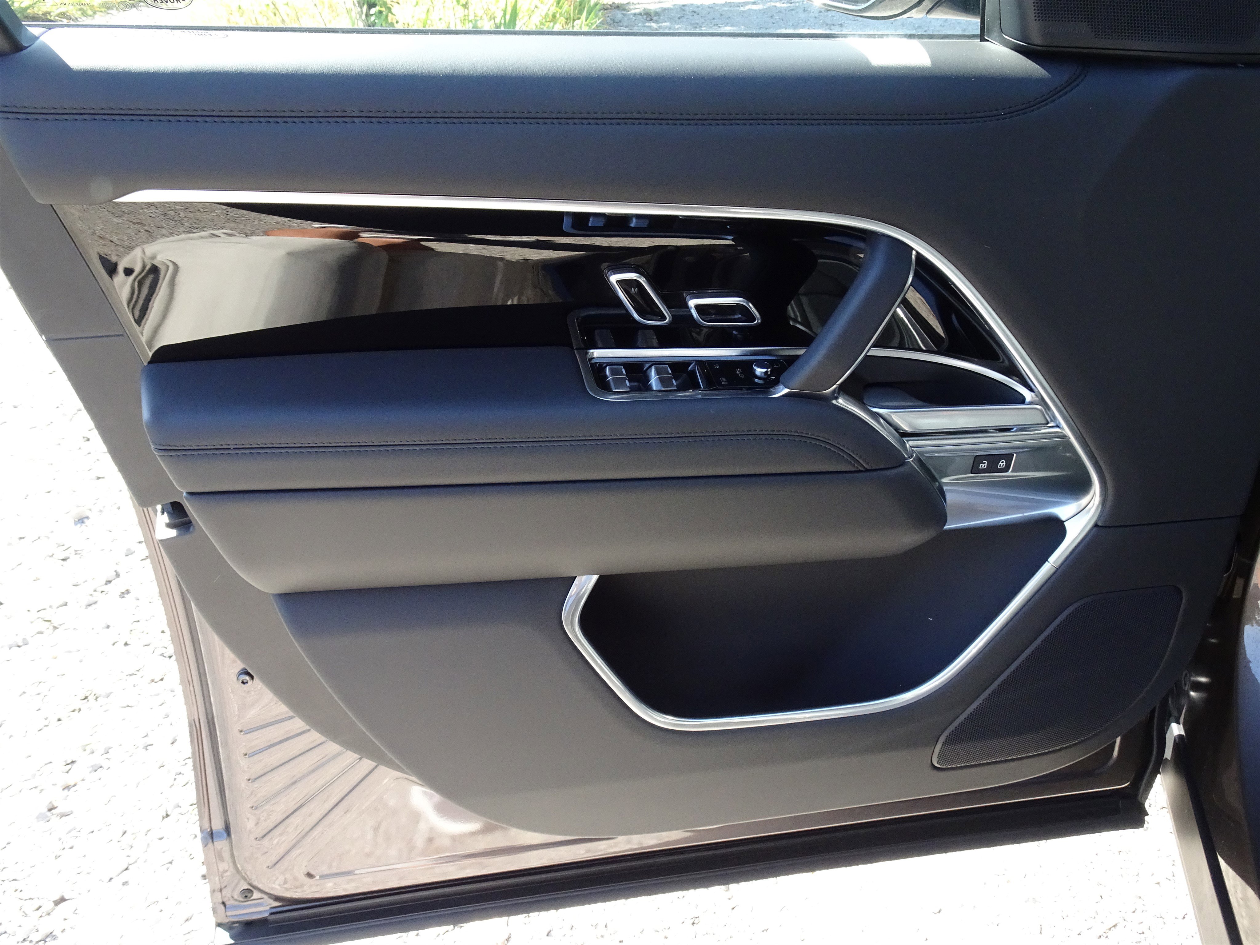 New 2025 Land Rover Range Rover SE image 18