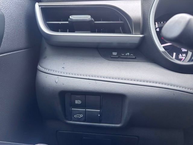 Used 2021 Toyota Highlander XLE AWD/4WD image 19