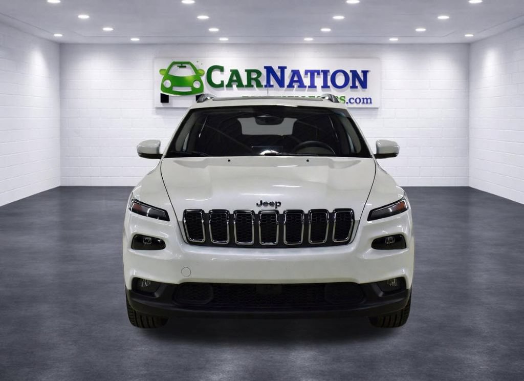 Used 2019 Jeep Cherokee Overland w/ Technology Group AWD/4WD image 2