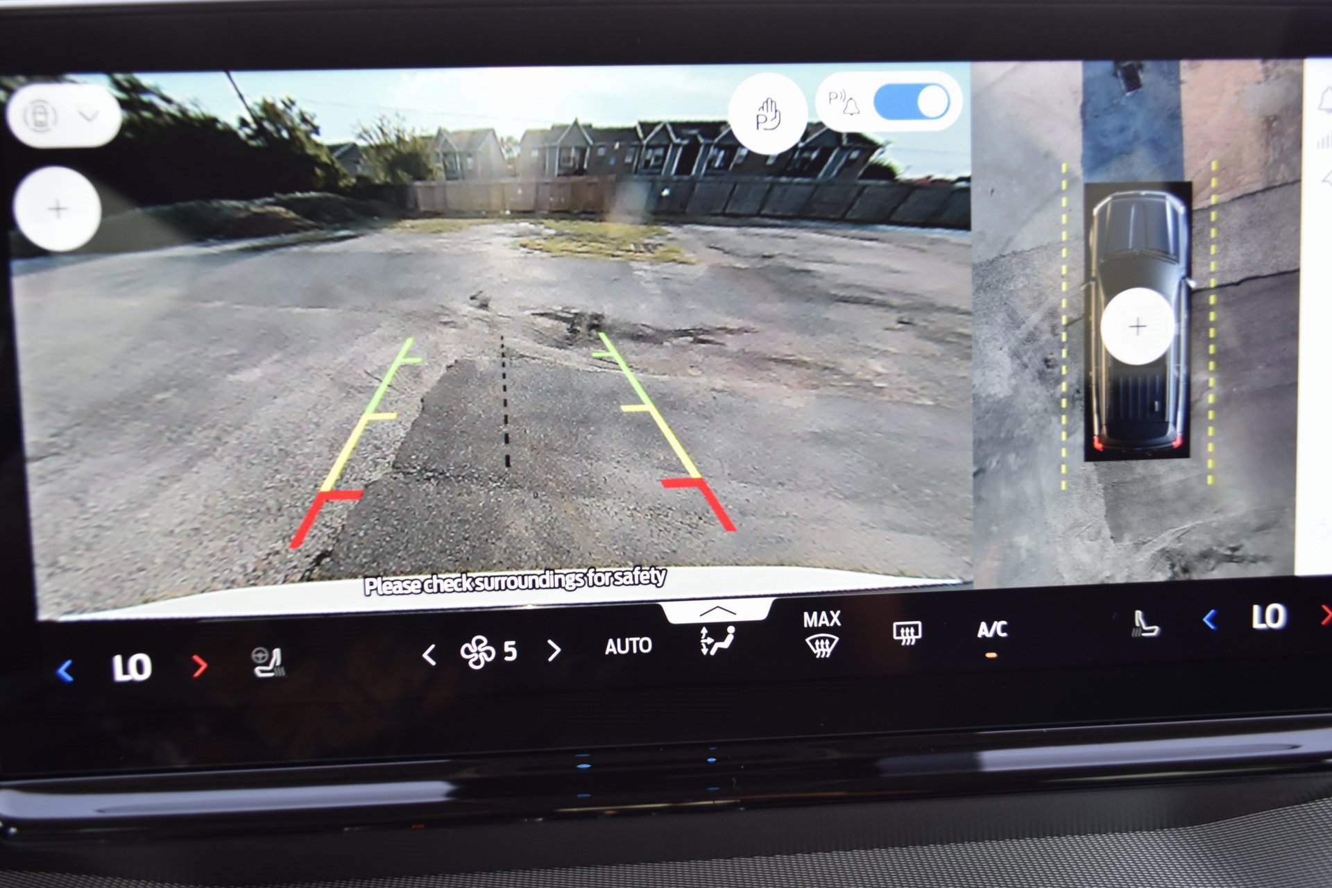 New 2025 Ford Expedition Active image 13