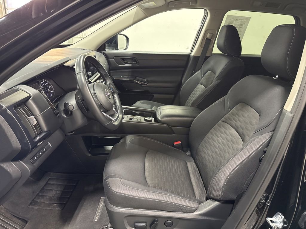 Used 2025 Nissan Pathfinder SV image 20