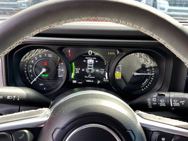 Used 2025 Jeep Wrangler Unlimited Sahara w/ Safety Group AWD/4WD image 10