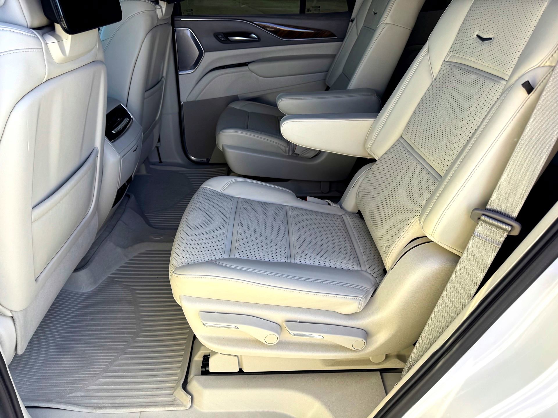 Used 2023 Cadillac Escalade Sport Platinum w/ Heavy-Duty Trailer Package image 22