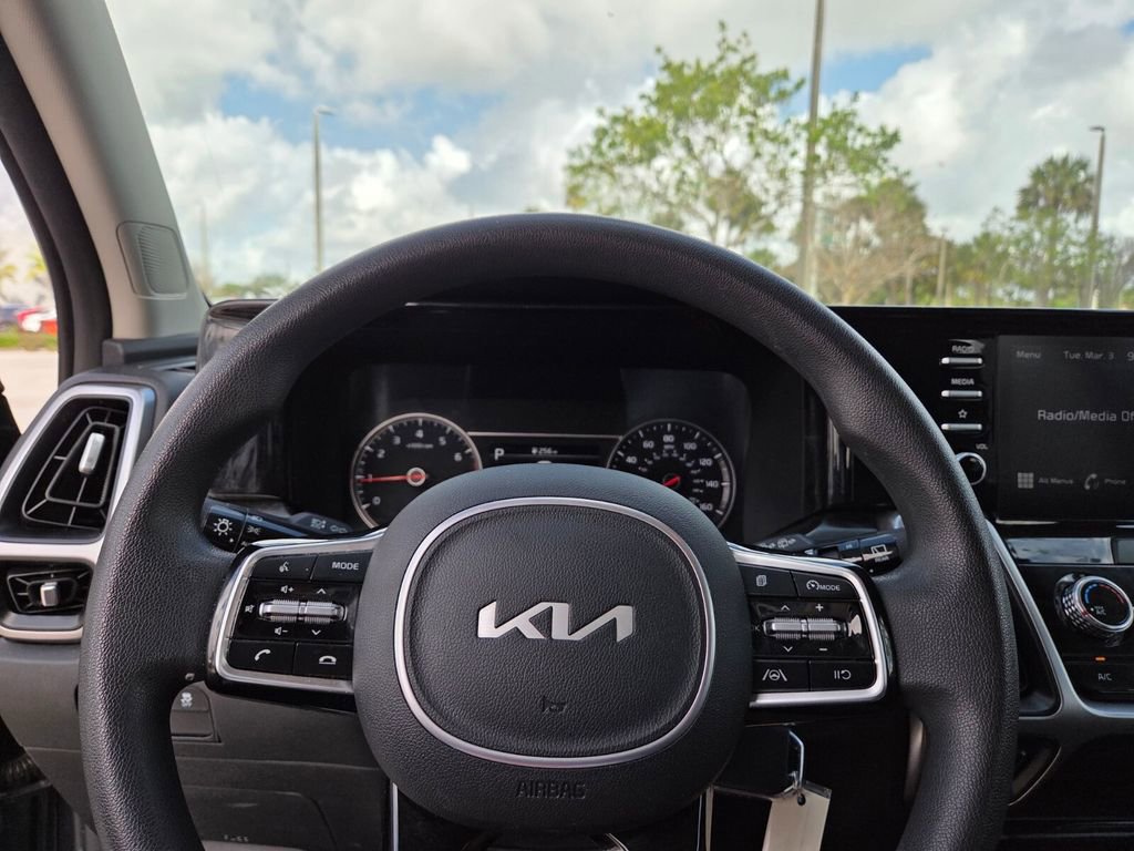 Used 2022 Kia Sorento LX image 23