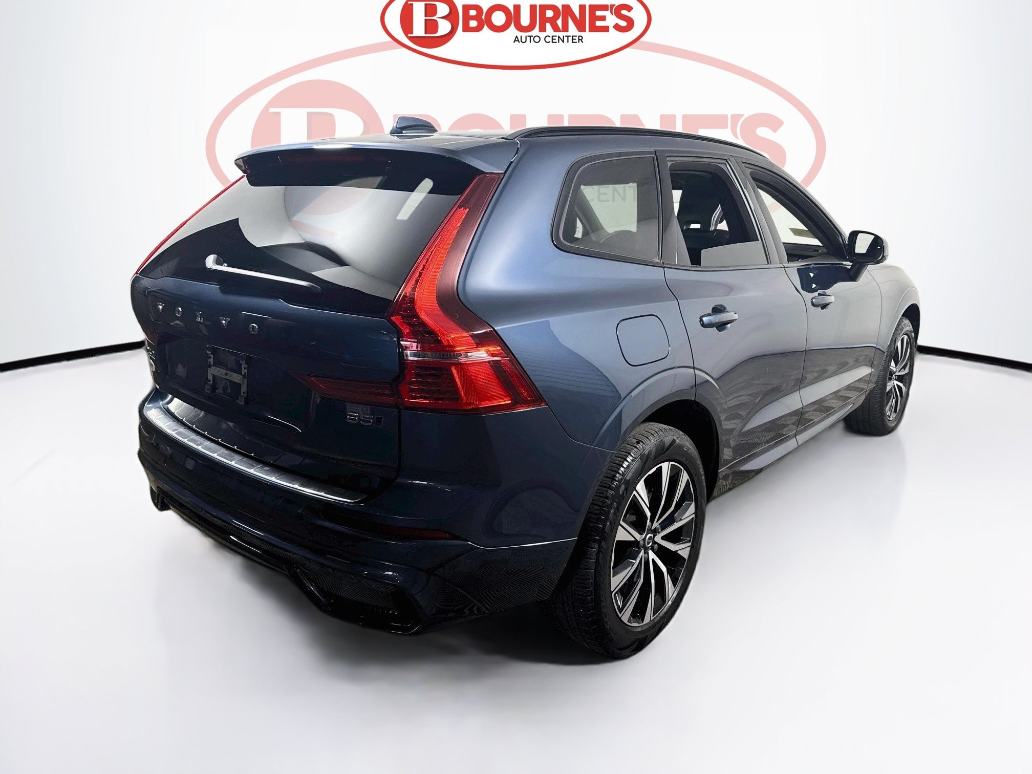 Used 2024 Volvo XC60 B5 Core w/ Protection Package Premier AWD/4WD image 11