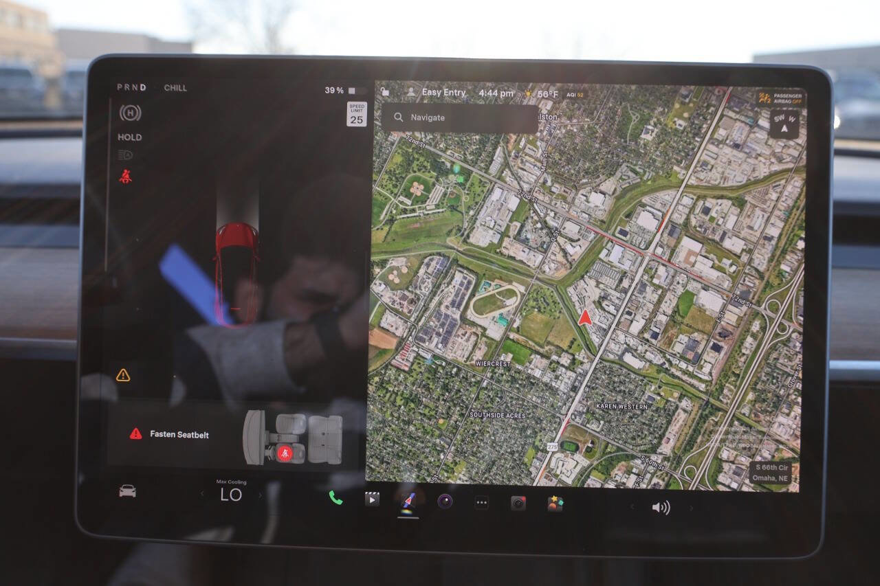 Used 2022 Tesla Model Y Long Range image 18