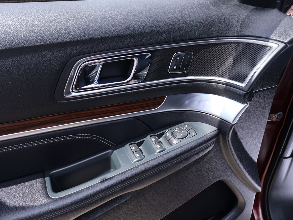 Used 2019 Ford Explorer Limited w/ Safe & Smart Package AWD/4WD image 17