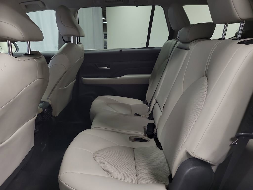 Used 2024 Toyota Grand Highlander AWD image 19