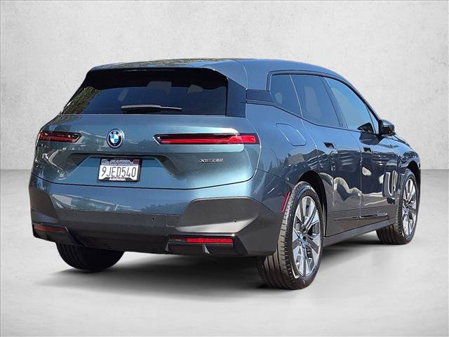 Used 2024 BMW iX xDrive50 w/ Premium Package AWD/4WD image 5