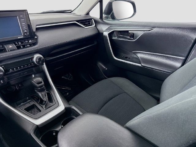 Used 2020 Toyota RAV4 LE FWD image 21