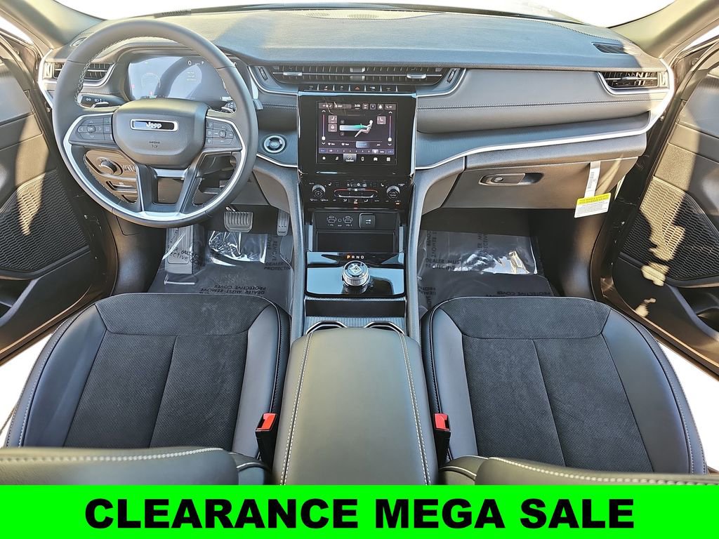 New 2025 Jeep Grand Cherokee Altitude image 9