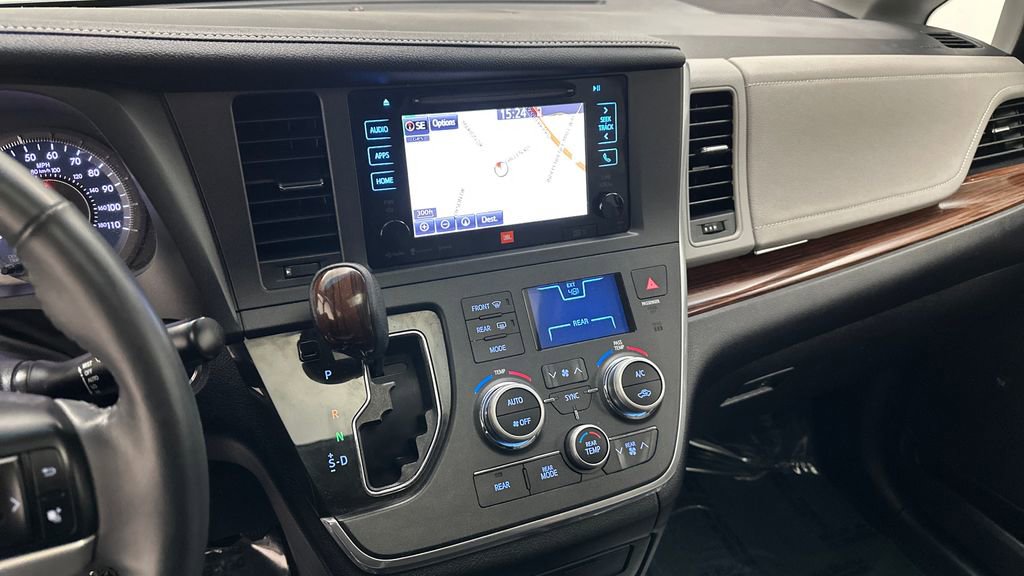 Used 2017 Toyota Sienna Limited image 13