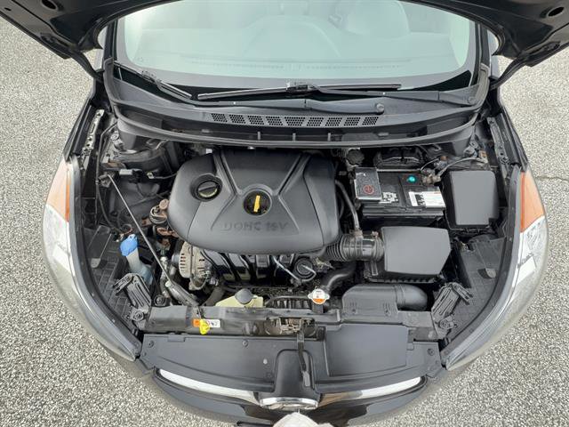 Used 2013 Hyundai Elantra GLS w/ Preferred Pkg FWD image 28