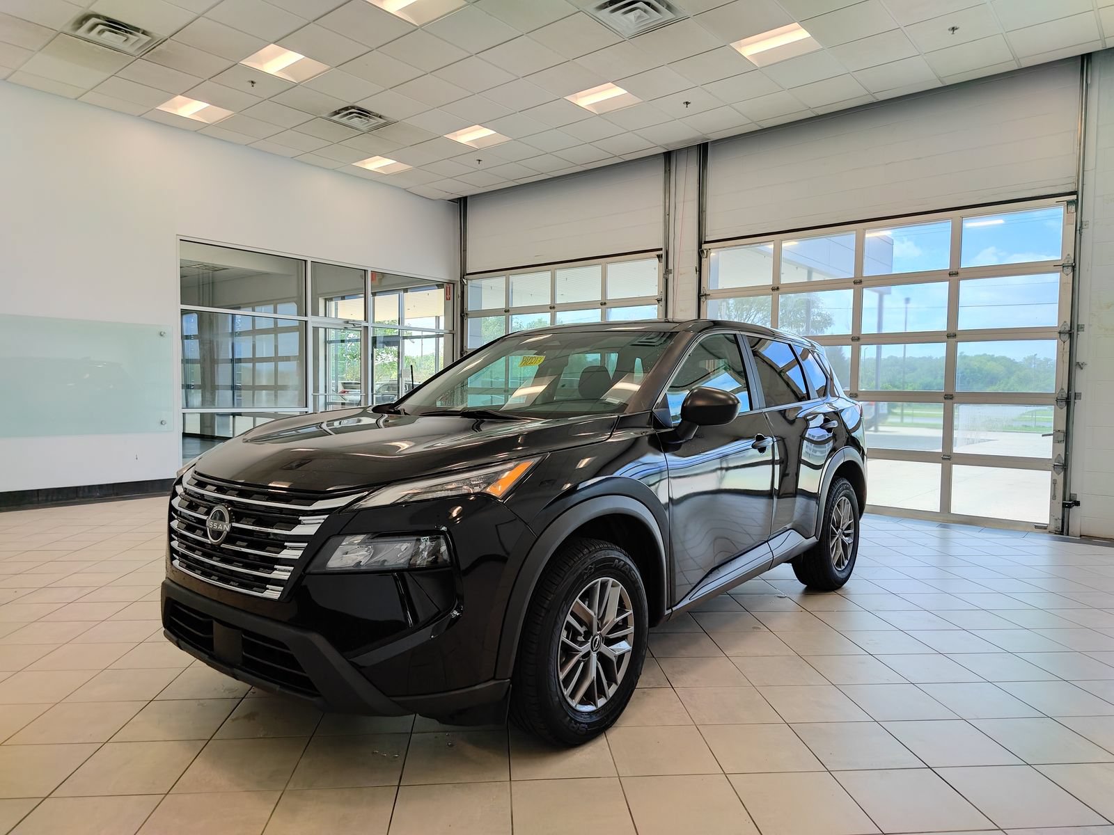 Used 2024 Nissan Rogue S FWD image 7